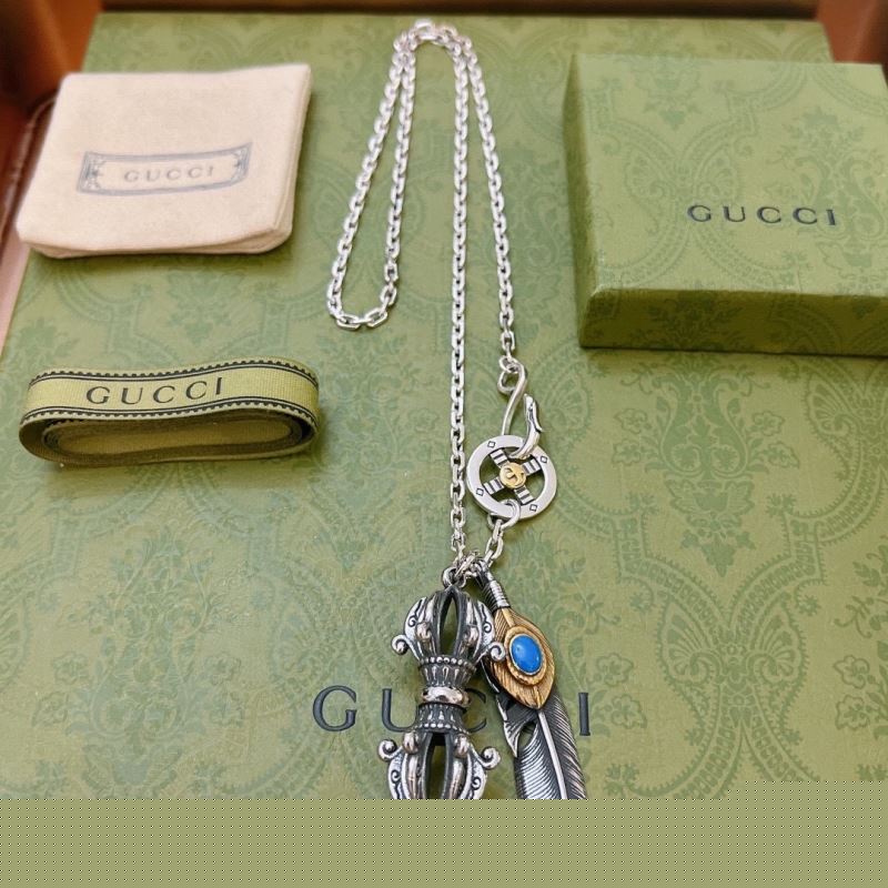 G*u*i necklaces
